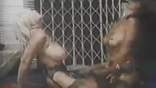 دختر را با ناپدری خود سوزاند و با گونه به حشری خونه ریحانه او داد