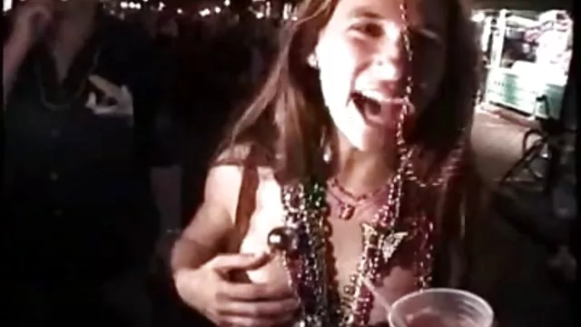 لیودمیلا اوکراینی در تمام ترک های نمونه وودمن تقلب می کند زن حشري