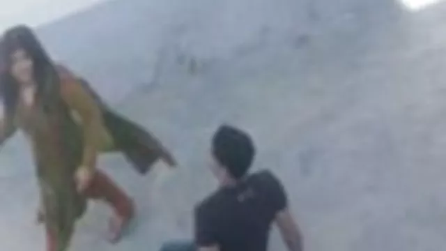 با ساختن الاغ ، بلوند داستان سکسی حشری مرد سیاه پوست و دوستش را لگد می زند