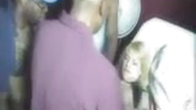 سبزه داف حشری پاها را پهن کرد تا دوباره عضو شود