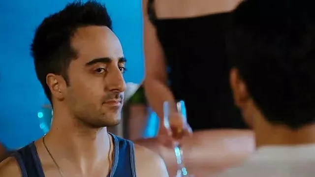 مو بورها یک حرف زدن زوج حشری وسط سکس سبزه را به یک عیاشی لزبین می خواند