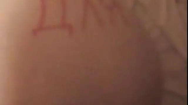 سوراخ سکس فوق حشری با انگشتان را برای لعنتی یک ویبراتور آماده کرد