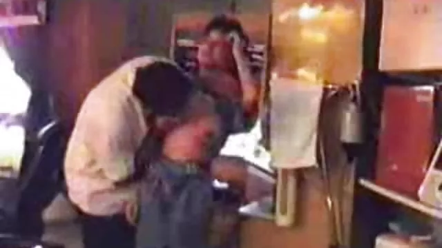 دوربین مخفی حشریایرانی آنچه را که یک زن معمولاً پنهان می کند شلیک می کند