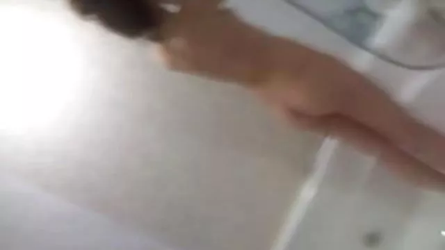 Masseur یک نوک سینه تنهایی سکس حشری زن را اغوا کرد و از روی میز پاره کرد