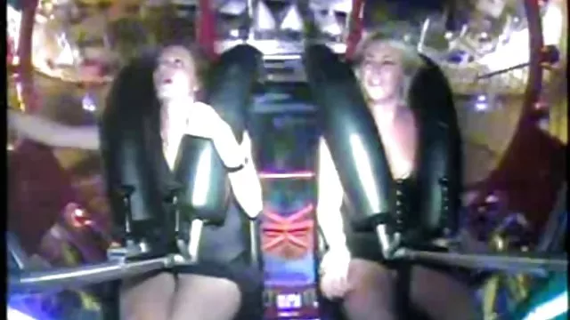 زیبایی خودش را در الاغ و کلاه زن حشري لخت کرد