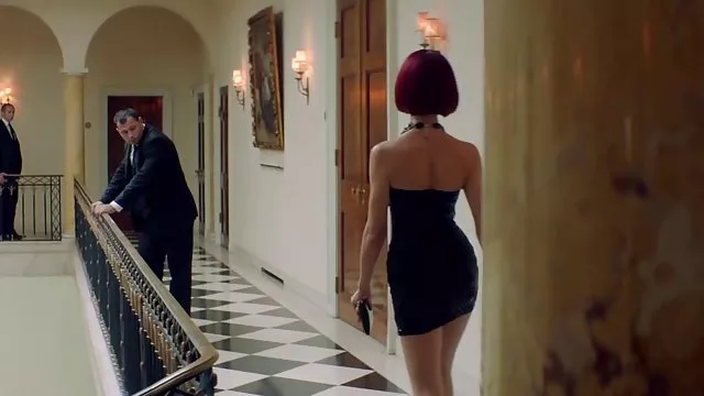 لزبین های جوان که در ساحل لعنتی می کنند دختران را به دهان می کشند فیلمسکسی حشری