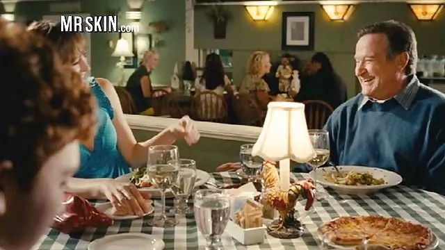 زیبایی در جوراب ساق بلند حشریسکس انگشت او را