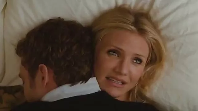 دوربین مخفی از یک سکس فارسی حشری ورزشکار مناسب در اتاق قفل عکاسی کرد