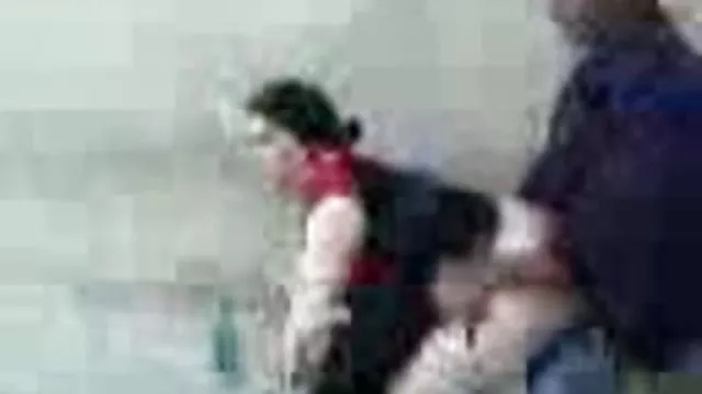 مولاتو اسپرم را کوس حشری تنگ از عضوی ضخیم مشتری درآورد